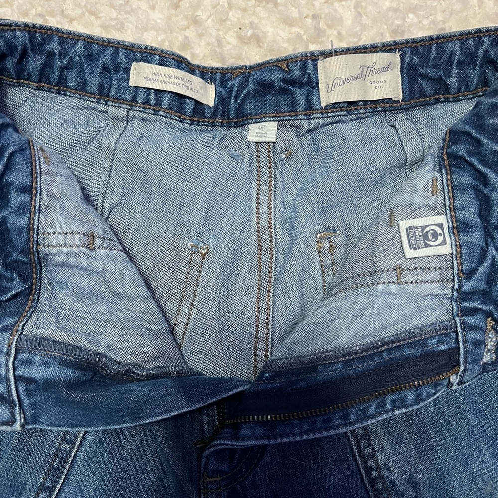Universal Thread Blue Relaxed Jeans Classic Style